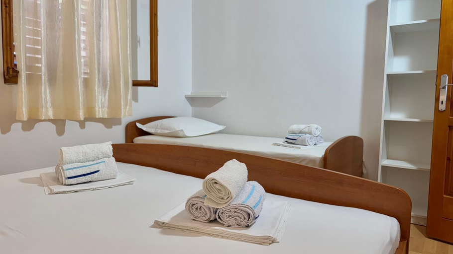 Bedroom 2, Apartments Bala, Jelsa