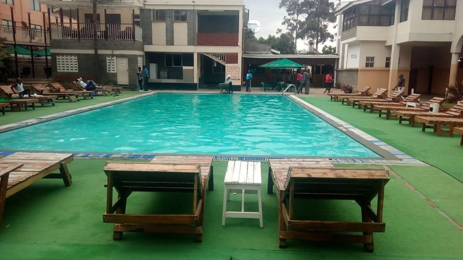 Pool 5, The Sportmans Arms Hotel, Laikipia East