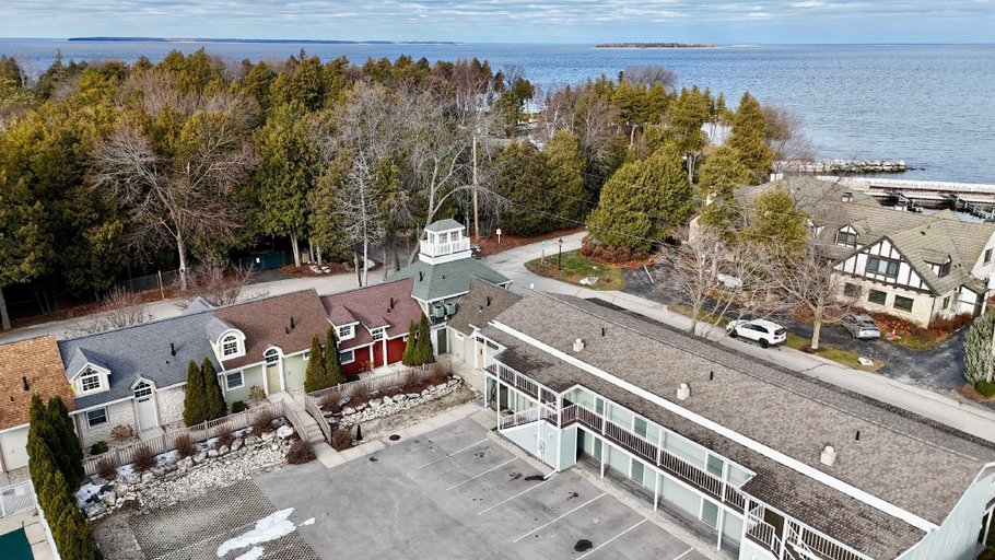 Exterior & Views 1, Spruce & Shore Motel, Lake Michigan
