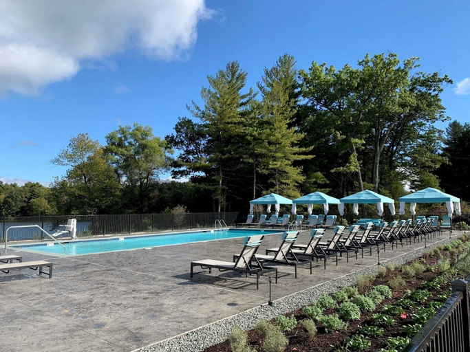 Pool 2, Landing Apartments West Windsor, Hartford
