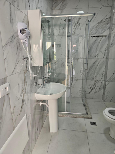 Bathroom 3, Eagle’s Nest, Shkodrës