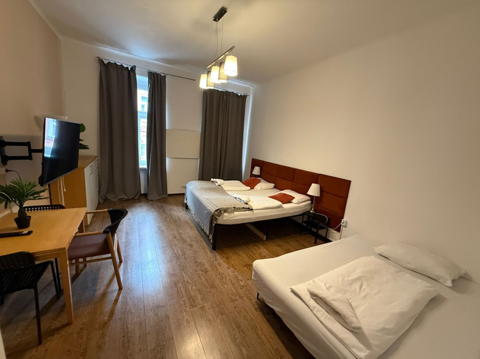 Room 4, Modern 2BR Apt Steps from Westbahnhof, Wien