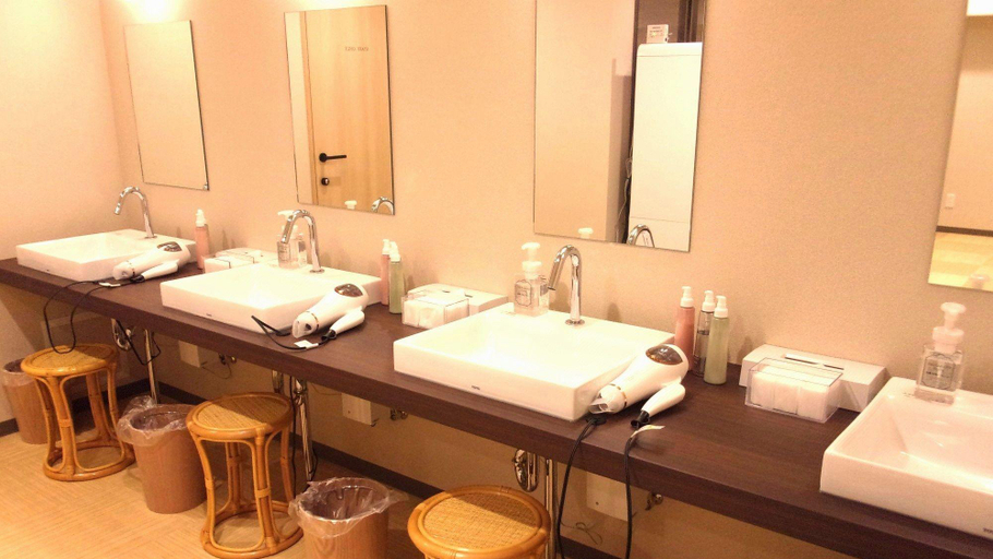 Bathroom 4, Shinsaibashi Arty Inn, Osaka