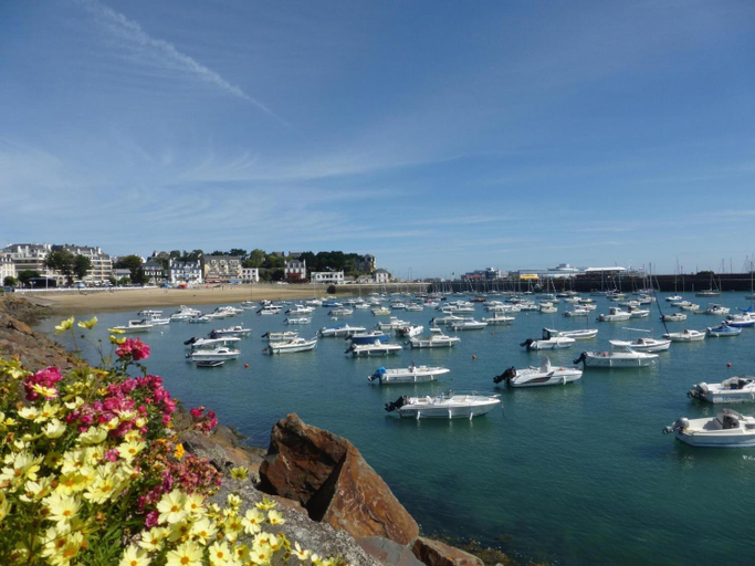 Surrounding environment 3, Modern semi-detached house with terrace, Saint-Quay-Portrieux, Côtes-d'Armor