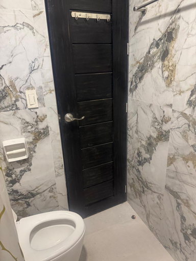 Bathroom 2, Dollosa Compound, Iba