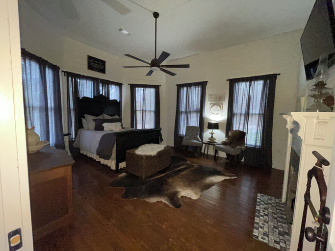 Bedroom 2, Adelines Bed and Breakfast, Red River