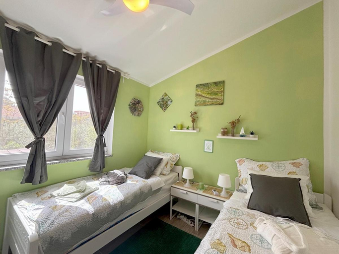 5, Two-Bedroom Apartment with Sea View Artmare, Preko