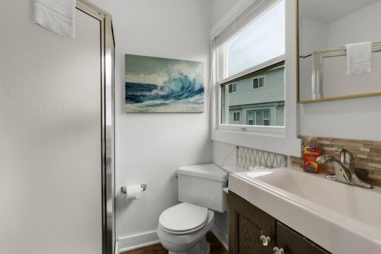 Bathroom 4, The Tides by the Sea, Clatsop