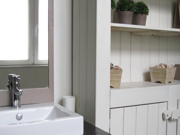 Bathroom 3, Namur Mansion by the Meus, Namur