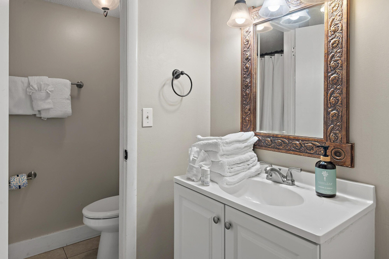 Bathroom 4, Seascape 38A, Walton