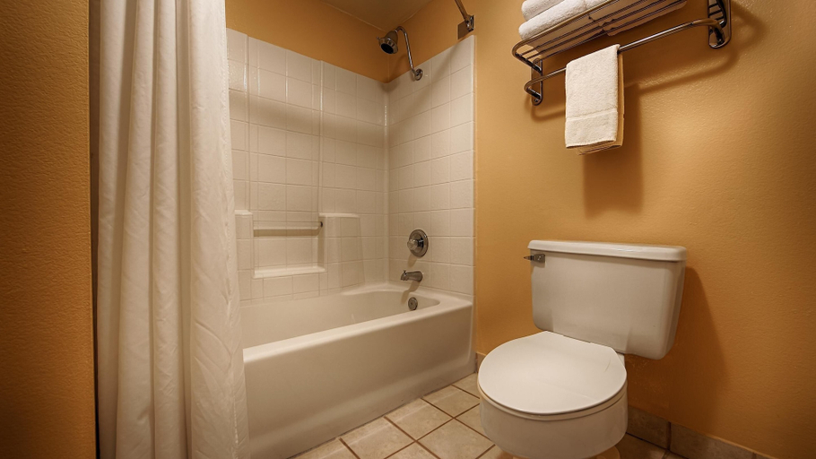 Bathroom 2, Inn at Joshua Tree, San Bernardino