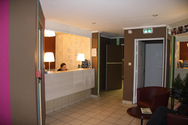 Bathroom, Balladins Cherbourg, Manche