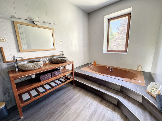 Bathroom 5, LA CHAPELAINE, Drôme