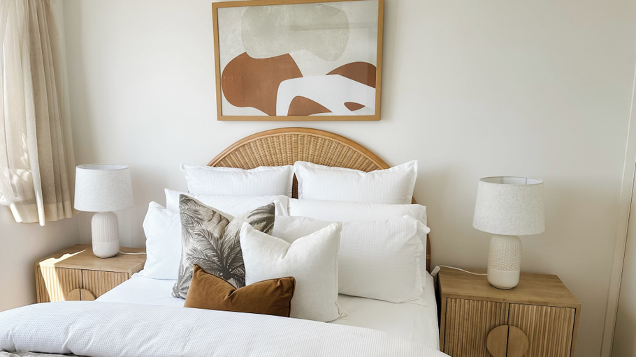 Room 2, Absolute Burleigh Beachfront - Stylish 2BR Oceanview Stay, Gold Coast