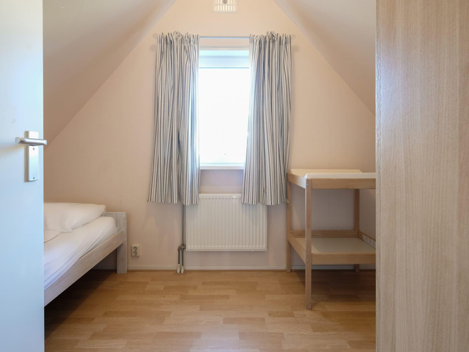 5, Charming villa with terrace near forest, Zijpe