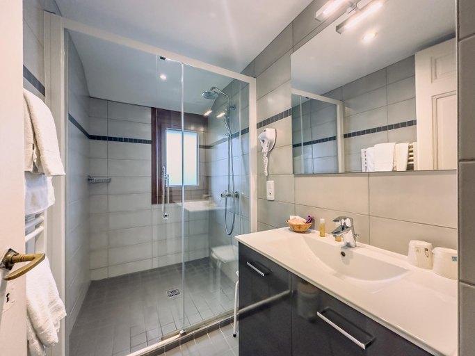 Bathroom 5, Hotel De La Plage, Haute-Savoie