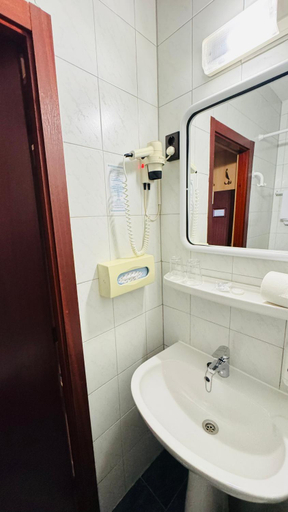 Bathroom 4, Hotel Orion, Budapesti