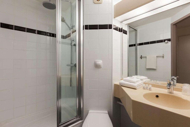 Bathroom 4, Brit Hotel Confort Amiens, Somme