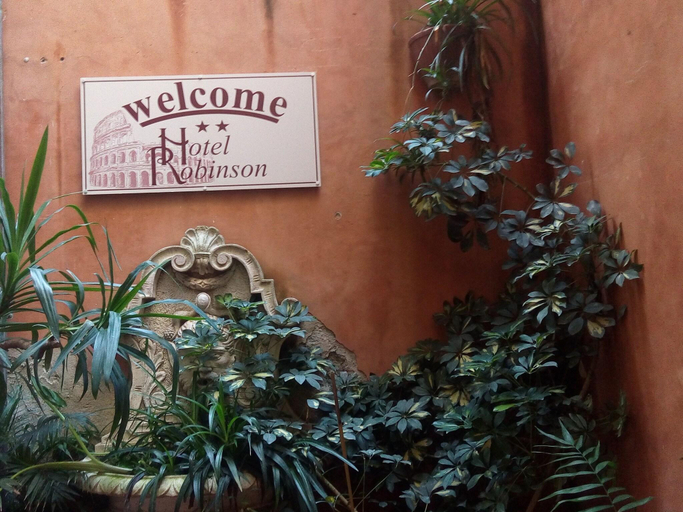 Others 5, Hotel Robinson, Rome