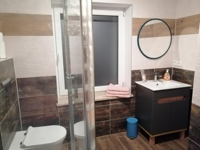 Bathroom 3, Sky&Lake Apartments Gdansk, Kartuzy