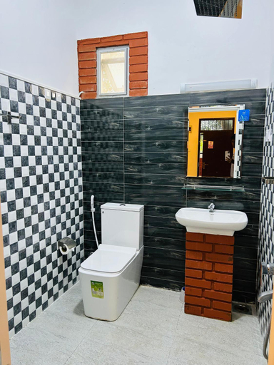 Bathroom 4, Unic Residence And Transit Hotel, Katana