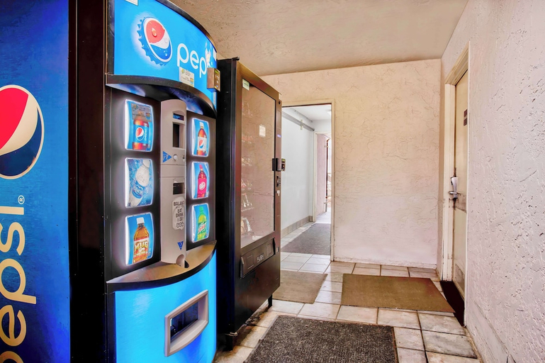 Food & Drinks, Motel6 Salem, OR, Marion