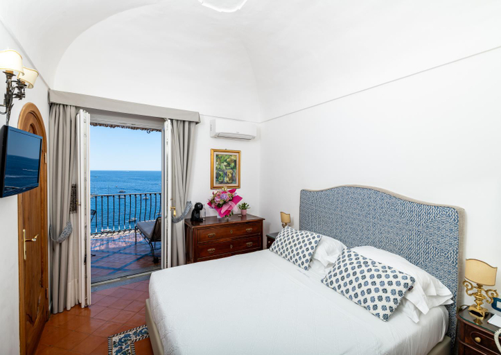 Bedroom 1, Albergo Miramare, Salerno