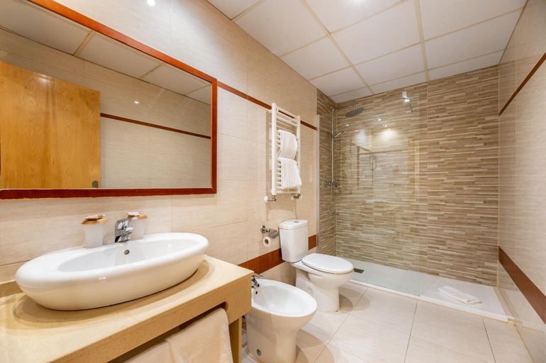 Bathroom 3, Hotel Vibra S'Estanyol, Baleares