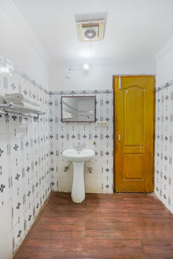 Bathroom 4, Abhi International Hotel, Pathankot
