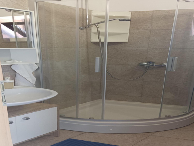 Bathroom 3, Awesome apartment in Zadarska županija w/ , Starigrad