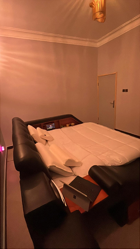 Room, Dim De Lights, Buikwe