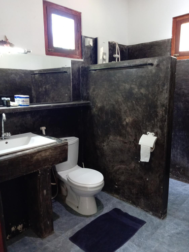 Bathroom 4, Vidisa Villas, Hikkaduwa