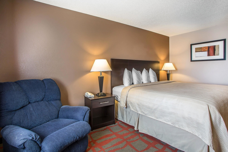 Bedroom 3, Quality Inn & Suites West Bend, Washington