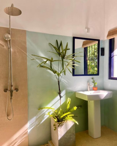 Bathroom 3, Beachside Stay Steps from Mawella Beach, Tangalle