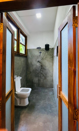 Bathroom 3, Unakuruwa Ravenala Homestay, Tangalle