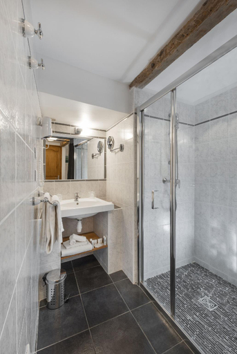 Bathroom 3, L'Instant Sevigne, Drôme