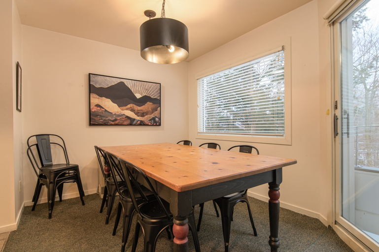 Dining 3, Glades 13 2 Bedroom Condo, Washington