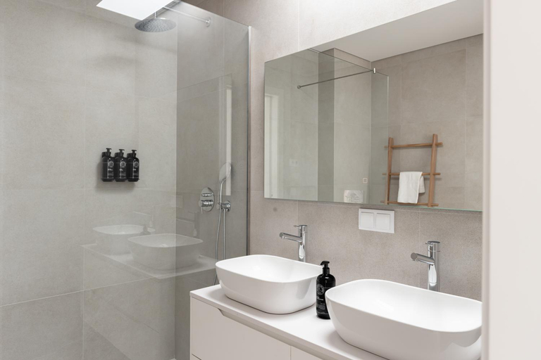 Bathroom 4, Outsite Ericeira Praia do Sul - Oceanview Villa with Infinity Pool, Mafra