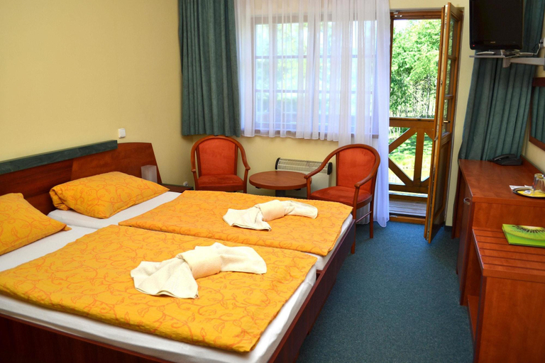 Bedroom 2, Hotel Resort Stein, Cheb