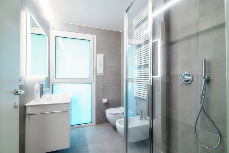 Bathroom 4, My Venini, Como