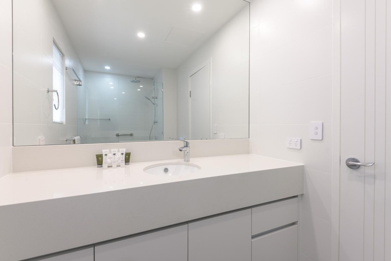 Bathroom 3, Balboa Apartments, Douglas
