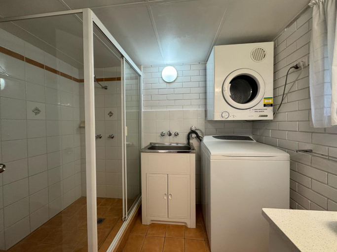 Bathroom 5, Trickett Gardens, Gold Coast