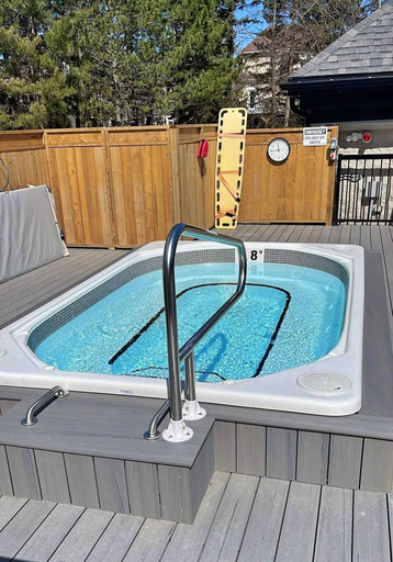 Outdoor spa tub, Slopeside Loft at North Creek Resort, Grey