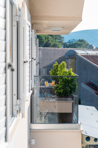Others 5, Apartmani Tip-Top