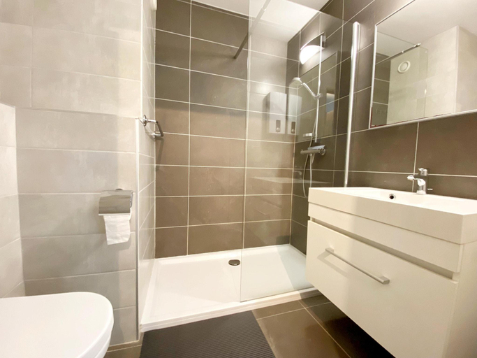 Bathroom, Apartment in Nieuwpoort near Sandy Beaches, West-Vlaanderen