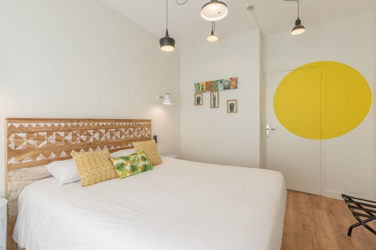 Bedroom 2, Cit'Hotel Imperial, Hérault