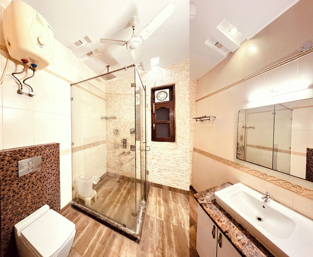 Bathroom 5, South Inn – Green Park South Delhi, Delhi