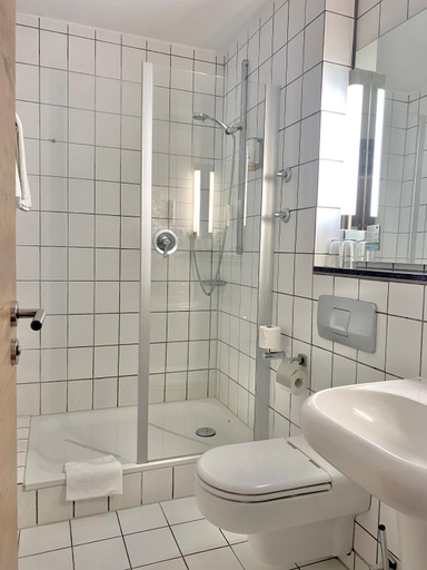 Bathroom 5, Paulaner am Dom Wirtshaus und Hotel, Frankfurt am Main