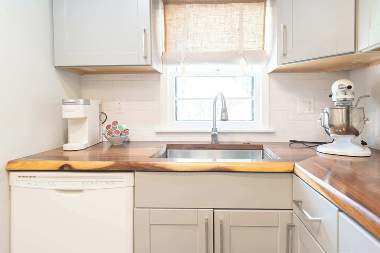 Others 5, Chic Lake Geneva Apartment in Desirable Location!, Walworth