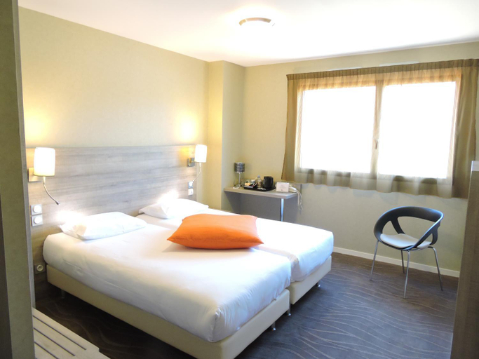 Bedroom 2, Kyriad Auray Hotel - Carnac, Morbihan